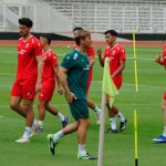 Bulgaria Pesta Gol, Kepulangan Solomon Tumbang 10-2