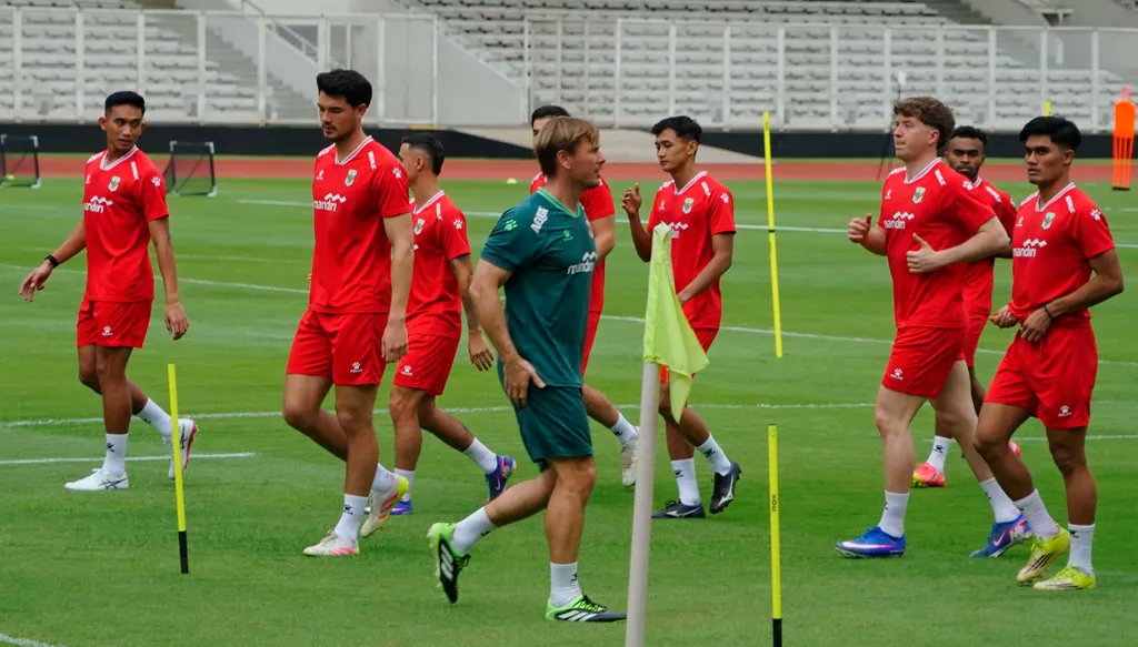 Bulgaria Pesta Gol, Kepulangan Solomon Tumbang 10-2