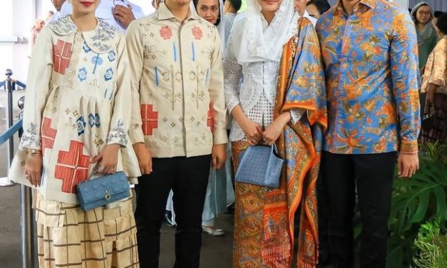 Open House Lebaran Prabowo Gaya 2 Menantu Jokowi Curi Perhatian