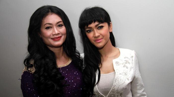 Ibunda Julia Perez Tetap Setia Pada Tas Anak, Ini Alasan Jual Aset