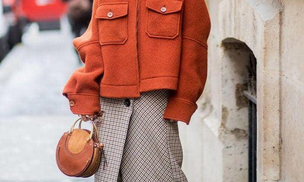 Tampil Chic Dengan Tips Padu-Padan Baju Merah Bata