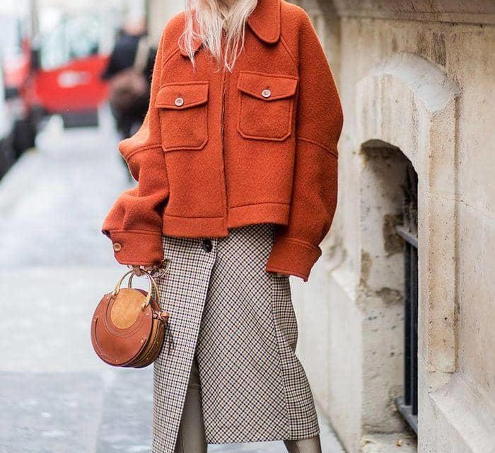 Tampil Chic Dengan Tips Padu-Padan Baju Merah Bata