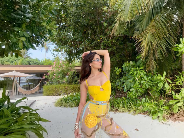 Island Girl Manushi Chhillar: Liburan Eksotis Di Maldives!