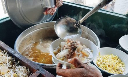 Mie Kocok Bandung: Kuliner Legendaris Yang Gurih & Menggoda