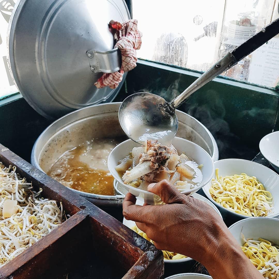 Mie Kocok Bandung: Kuliner Legendaris Yang Gurih & Menggoda