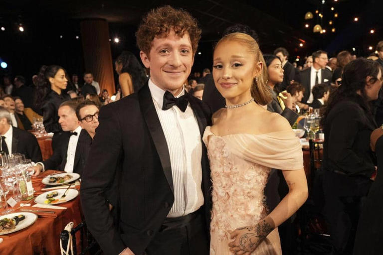 Akhir Kisah Cinta! Ariana Grande Dan Ethan Slater Putus
