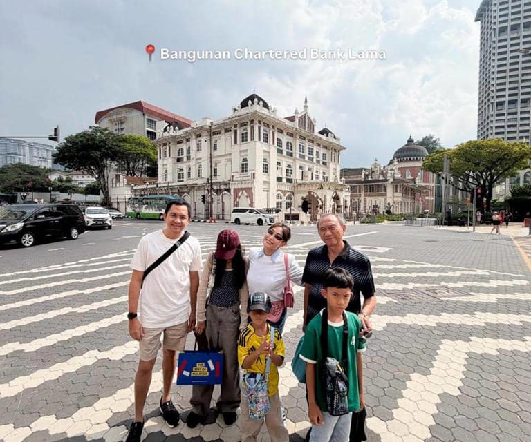 Liburan Penuh Tawa! Ayu Dewi Dan Keluarga Jelajahi Malaysia
