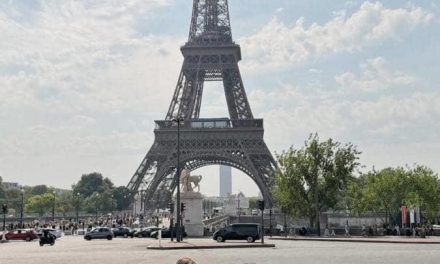 Paris Vibes! Yunita Siregar Jelajahi Paris Dengan Gaya Santai