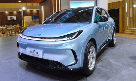 Bukan Mobil Listrik Biasa! BAIC Arcfox T1 2026 Makin Canggih