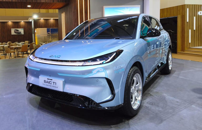 Bukan Mobil Listrik Biasa! BAIC Arcfox T1 2026 Makin Canggih