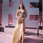 Fashion Goals! Gaun Emas Cinta Laura Curi Perhatian Dunia