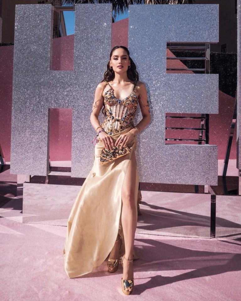 Fashion Goals! Gaun Emas Cinta Laura Curi Perhatian Dunia