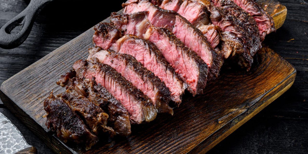 Juicy Maksimal! Beef Steak Dengan Saus Lada Hitam Bikin Nagih